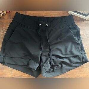 Black Women's Athleta Midtown Shorts